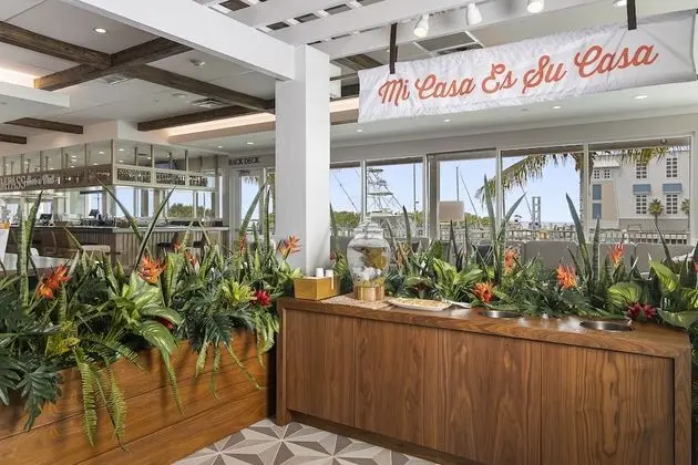 Compass Hotel by Margaritaville - Lobi
