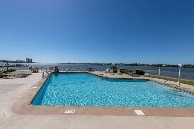 Compass Point 303 - Havuz