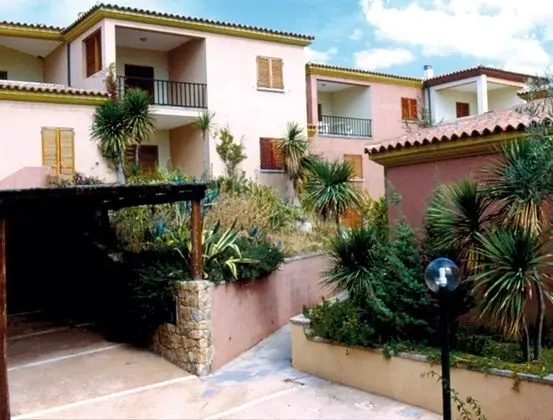 Complessi Residenziali Cala Longa - Dış Mekan