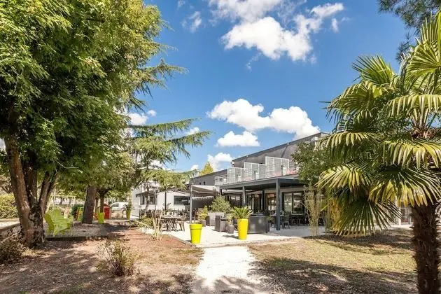 Comté d'Ornon - Logis Hôtel & Spa - Dış Mekan