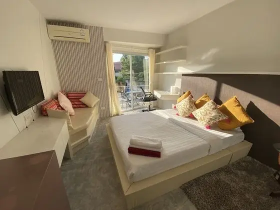 Condo Studio B at Replay E305 - Öne Çıkan Resim