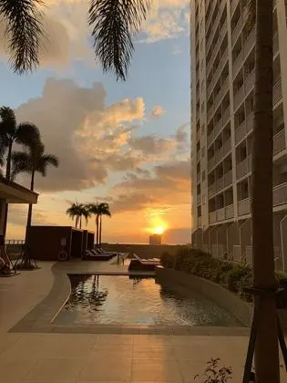 Condo Unit With Balcony in Manila - Havuz