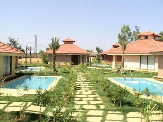 Confident Amoon - The Glamour Spa and Resort