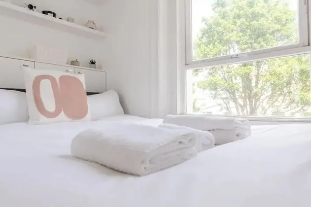 Contemporary 1 Bedroom Apartment in Heart of Shepherds Bush