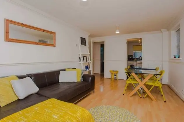Contemporary 1 Bedroom Flat in Camberwell Oval - Oda Düzeni