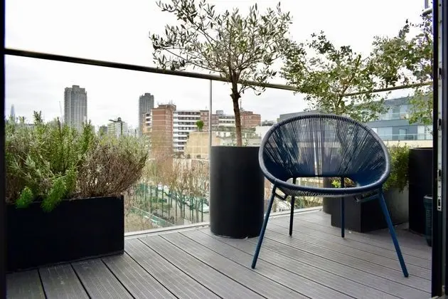 Contemporary 1 Bedroom Flat With Stunning London View