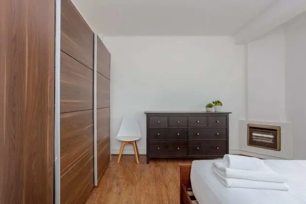 Contemporary 2 Bedroom Flat in Bayswater