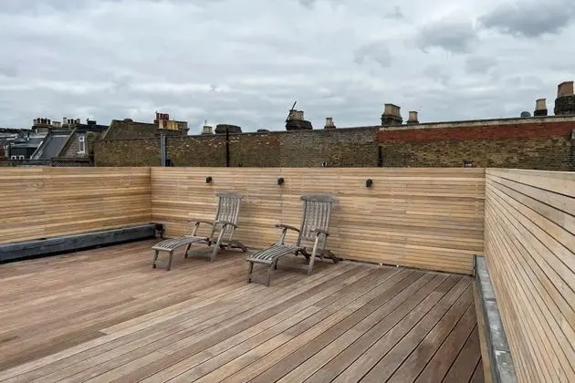 Contemporary 2 Bedroom House in Vibrant Shepherds Bush