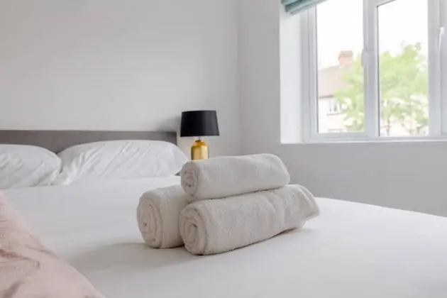 Contemporary 2 Bedroom in West London