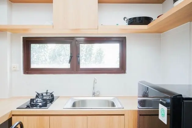 Contemporary 2Br At Asatti Apartment - Mutfak