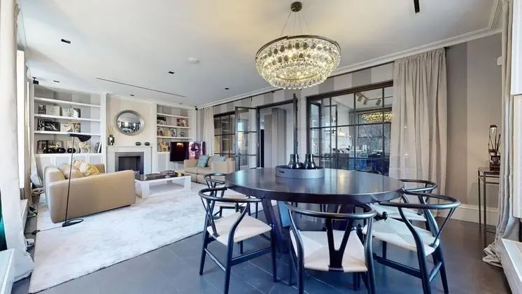 Contemporary 3-bed House in Denyer Street