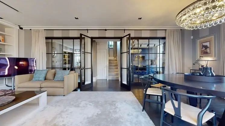 Contemporary 3-bed House in Denyer Street - Oda