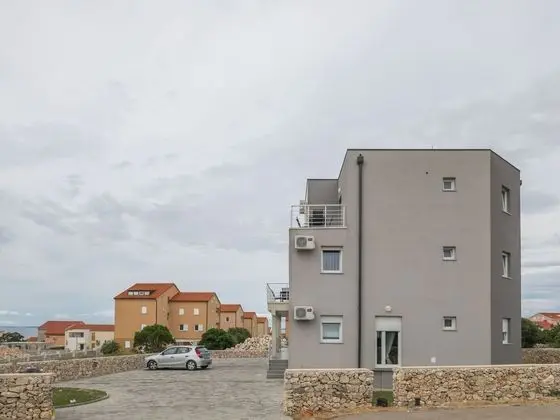 Contemporary Apartment in Novalja With Barbecue - Dış Mekan