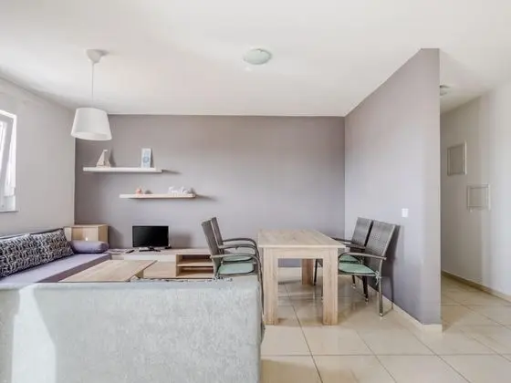 Contemporary Apartment in Novalja With Barbecue - Yerinde Yemek