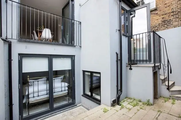 Contemporary and Bright 3 Bedroom House in a Residential Area of Clapham