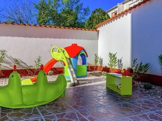 Contemporary Holiday Home in Dramalj With Swimming Pool - Dış Mekan