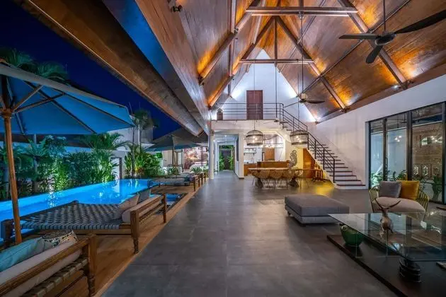 Contemporary Private Villa, 4 BR, Canggu With Staff - Havuz