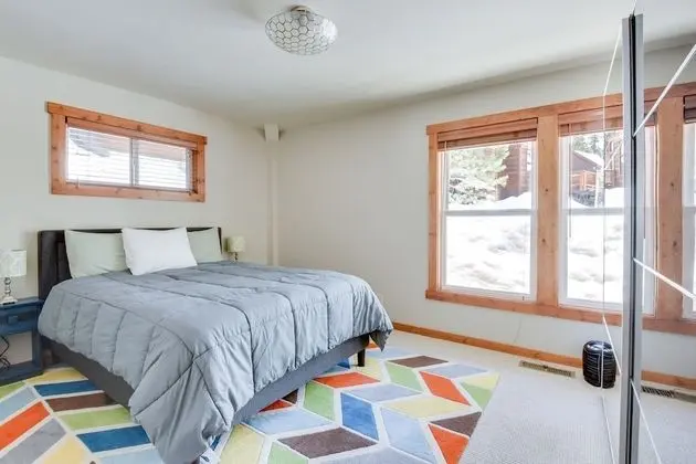 Contemporary Snow Crest - Oda