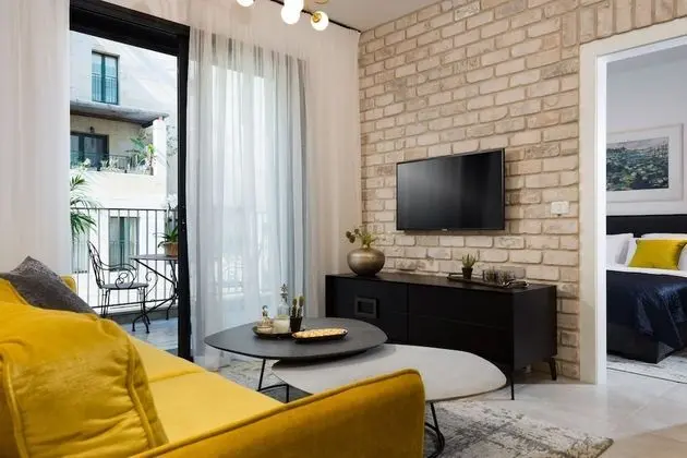Contemporary & Texture-Rich Hideaway - Öne Çıkan Resim