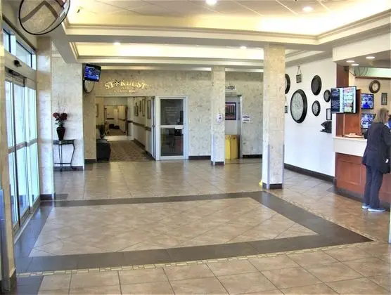 Continental Inn & Suites - Lobi