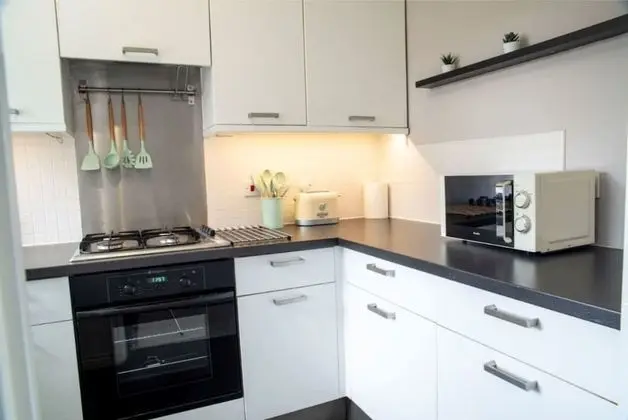 Contractorscleancharming 2-bed House in Coventry - Mutfak