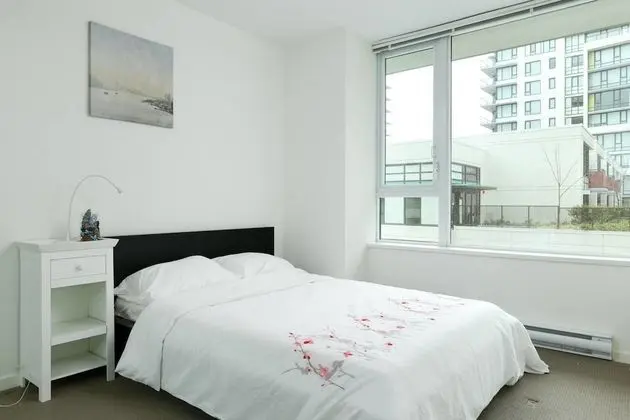 Convenient 2bdr 2BA Richmond Centre Condominium - Oda