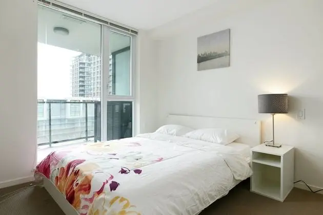 Convenient 2bdr 2BA Richmond Centre Condominium - Öne Çıkan Resim