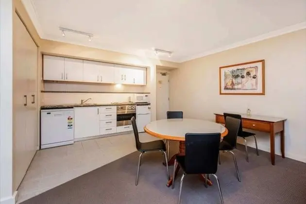 Conveniently Located 2 Bedroom Apartment In The CBD - Mutfak