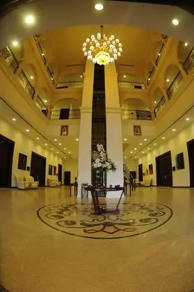 The Convention Center & Royal Suites - Lobi