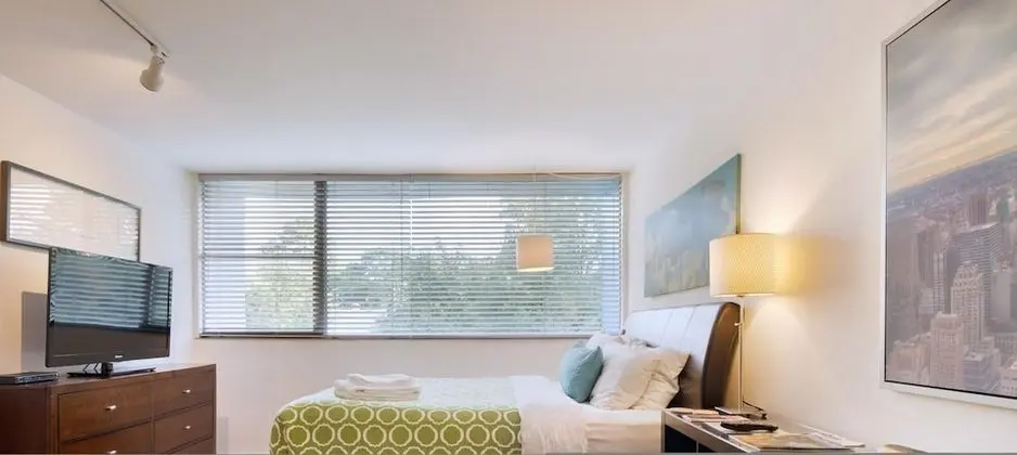 Cool Classic Studio Apartment E - Includes Weekly Cleanings w Linen Change