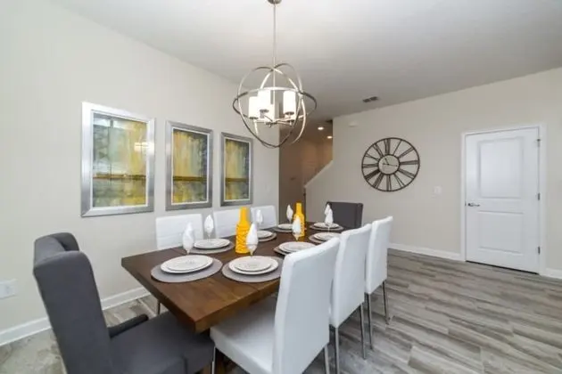 Cool and Modern 5 Bed 4 Ba Game Room Pool Spa 4724sh - Mutfak