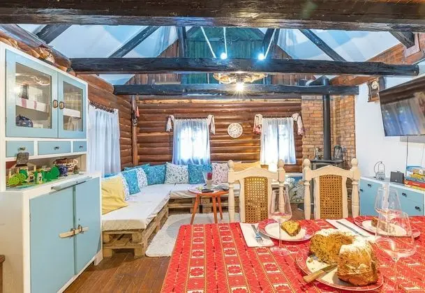 Cool Shack Premar With Wi-fi & Smart Tv