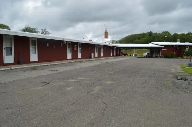 Copper Lantern Motor Lodge - 1