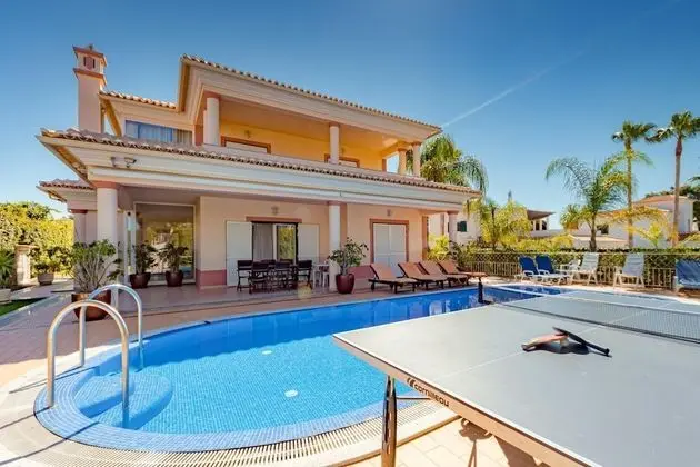 Villa Cor de Rosa is a Modern Spacious Villa Close to Albufeira