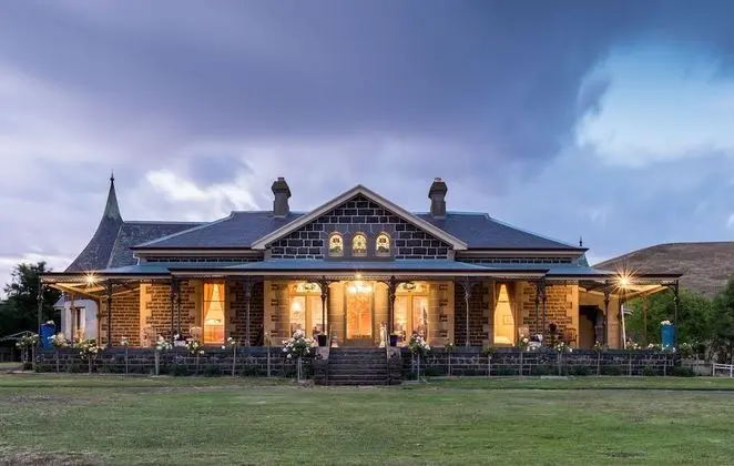 Coragulac House Cottages - 1