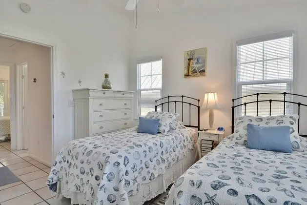 Coral Breeze by Avantstay Close to Beach w/ Balcony & Shared Pool! Month Long Stays Only - Oda