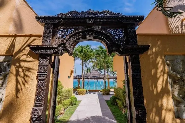 Coral Cove Beachfront Villa - Hotel Managed