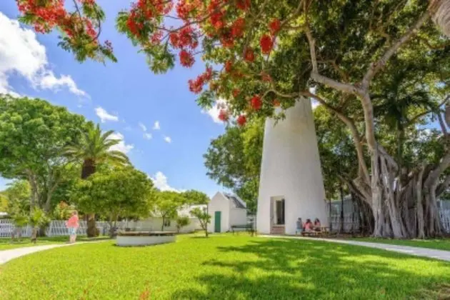 Coral Garden by Avantstay Great Location w/ Balcony & Shared Pool Month Long Stays Only - İç Mekan