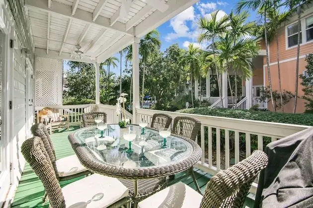 Coral Palm by Avantstay Key West Walkable Gated Community, Shared Pool Month Long Stays Only