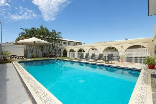 Coral Sands Motel - Havuz