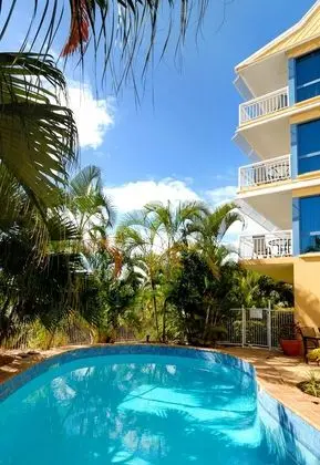 Coral Sea Vista Apartments - Havuz