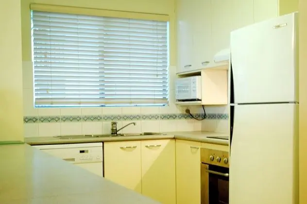 Coral Sea Vista Apartments - Mutfak