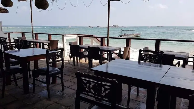 Coral Seas Beach Hikkaduwa - Yerinde Yemek