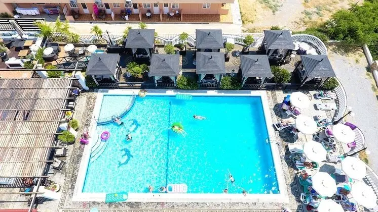 Coralli Apartments - Havuz