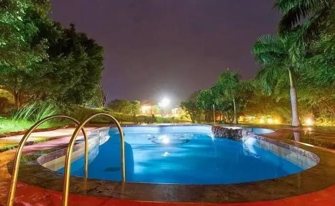 Corbett Tiger Tejomaya Resort - Havuz