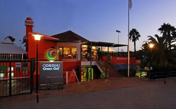 Cordial Green Golf (Bungalows) - Lobi