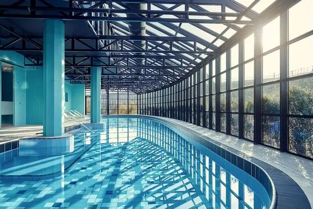 Corendon Apartments Amsterdam Schiphol Airport Hotel - Havuz