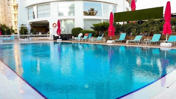 The Corner Park Hotel - Havuz