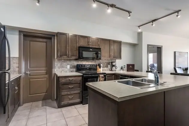 Corner Unit With Lakeview at Playa #402 - Mutfak