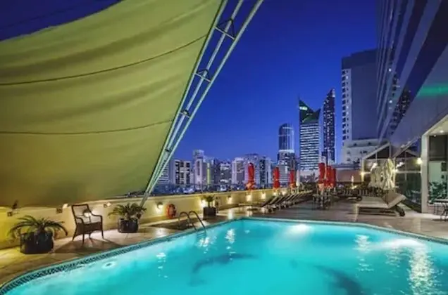 Corniche Hotel Abu Dhabi - Havuz